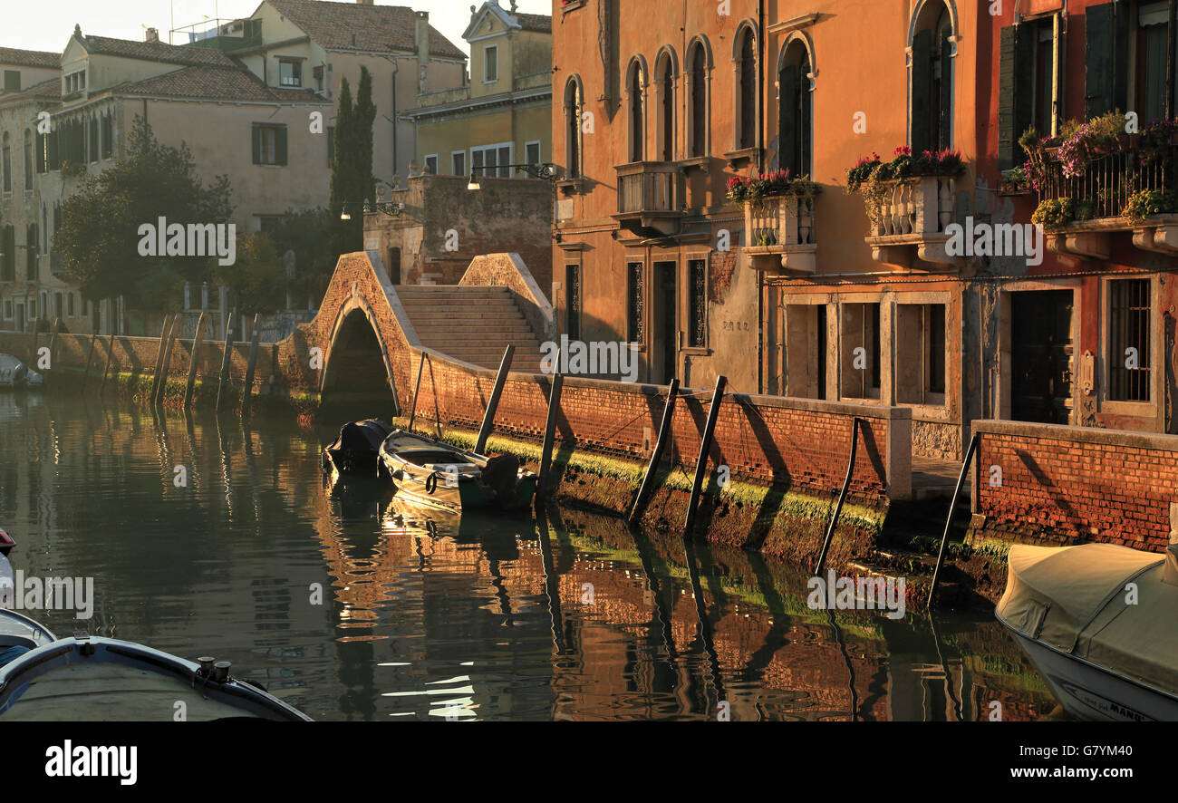 Canal luce al tramonto, Venezia Foto Stock