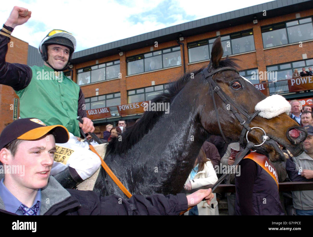 Horse Racing - Poteri etichetta oro Irish Grand National - Fairyhouse Racecourse Foto Stock