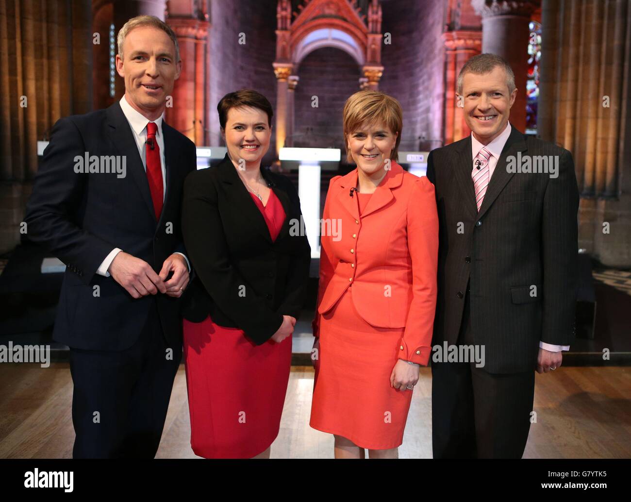 (Da sinistra a destra) il leader laburista scozzese Jim Murphy, il leader conservatore scozzese Ruth Davidson, il primo ministro scozzese e il leader SNP Nicola Sturgeon e il leader liberaldemocratico scozzese Willie Rennie durante un dibattito elettorale della BBC al Mansfield Traquair Centre di Edimburgo. Foto Stock