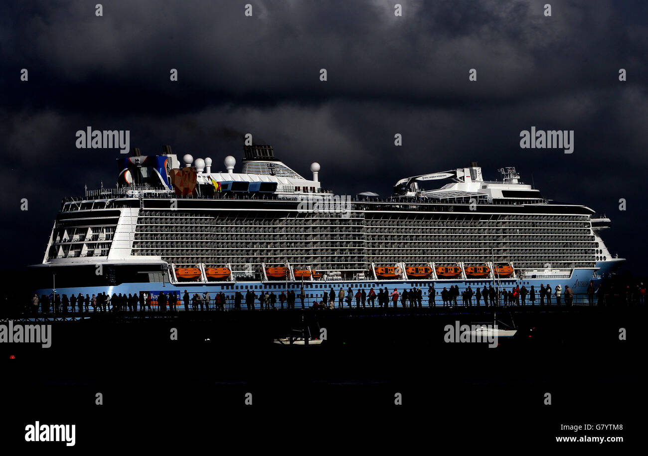 La nave da crociera Royal Caribbean Anthem of the Seas parte da Southampton. Foto Stock