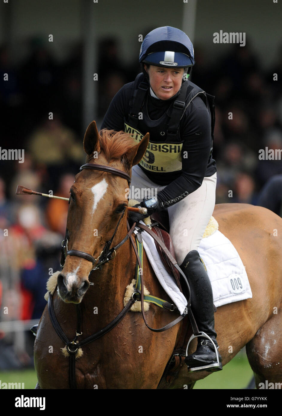 Great Britain's Pippa Funnel Rides ridisegnato durante il quarto giorno della Badminton Horse Trials, Badminton. Foto Stock