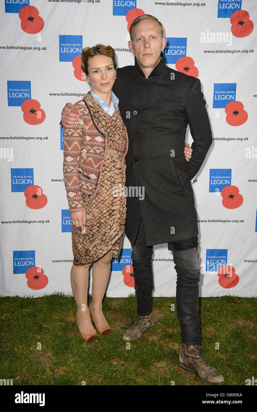 Le settimane di honeysuckle e Laurence Fox hanno ritratto il backstage durante il VE Day 70: Un concerto di Party to Remember sulla Horse Guards Parade, Whitehall, Londra. Foto Stock