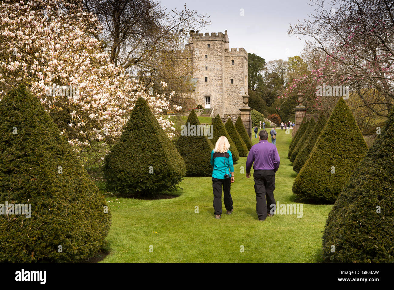 Regno Unito, Cumbria, Kendal Sizergh, casa ancestrale alla famiglia Strickland, visitatori in topiaria da giardino Foto Stock