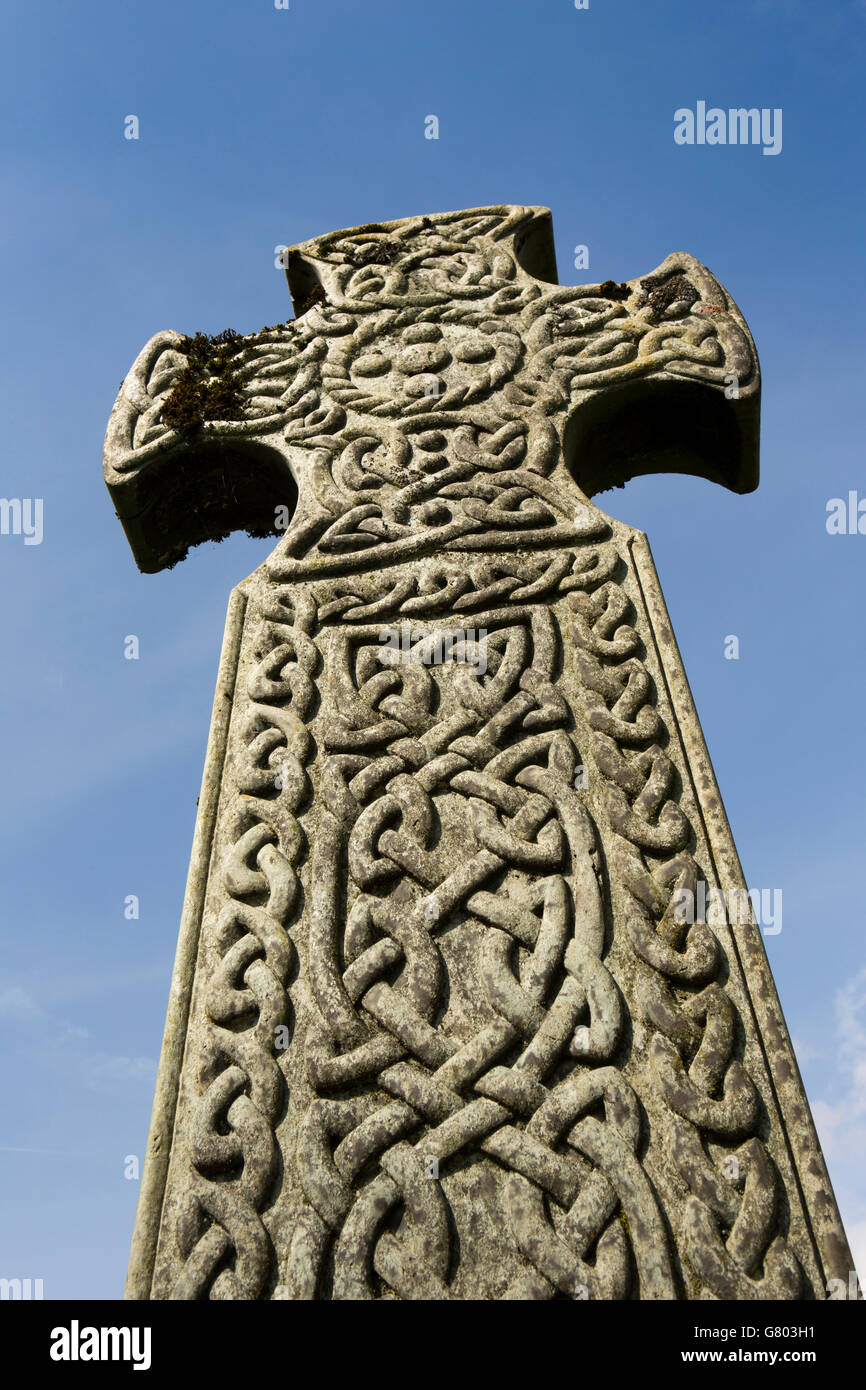 Regno Unito, Cumbria, Kendal Kirkand, chiesa parrocchiale, Canon Cooper Celtic cross Foto Stock
