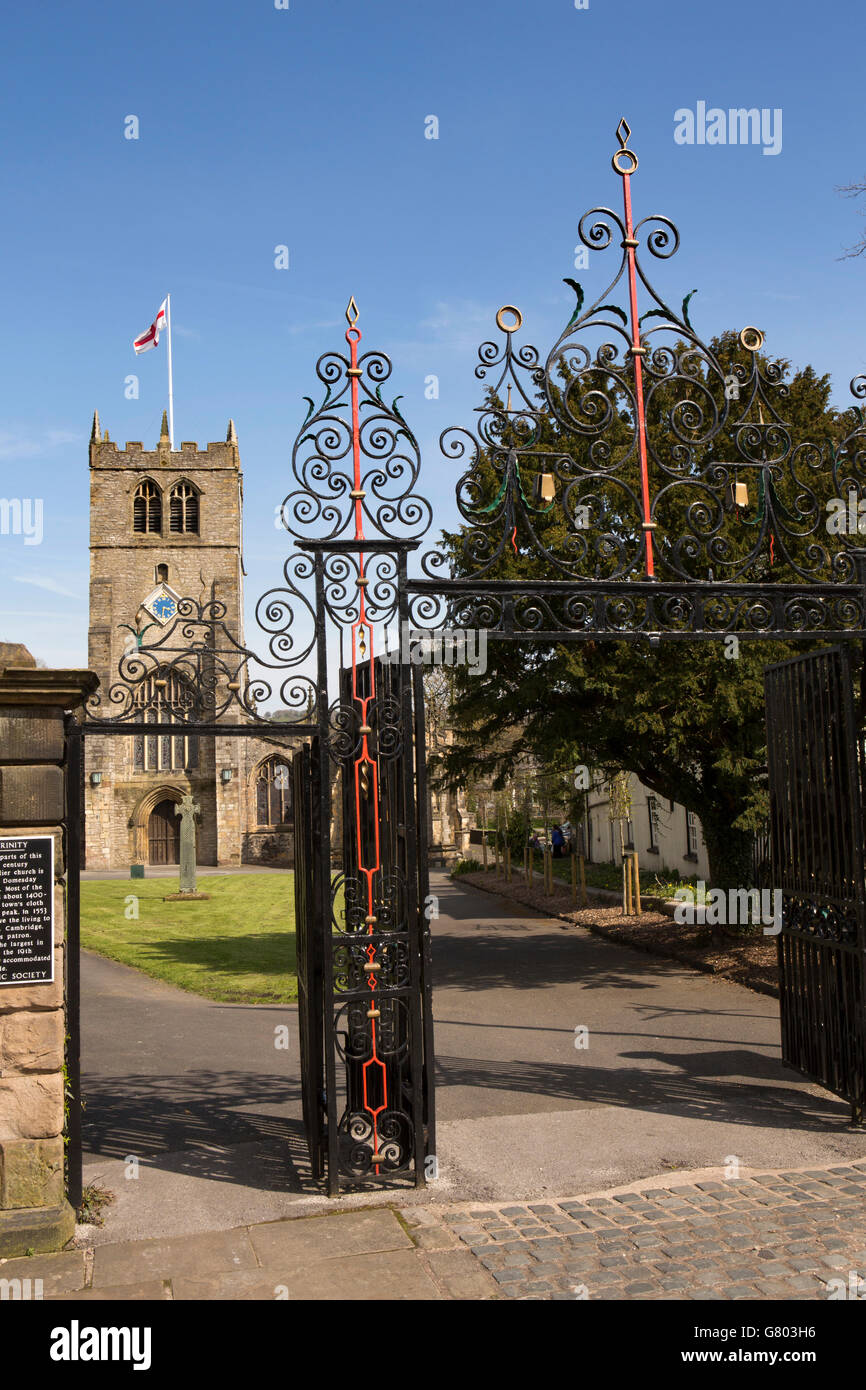 Regno Unito, Cumbria, Kendal Kirkand, chiesa parrocchiale gates Foto Stock