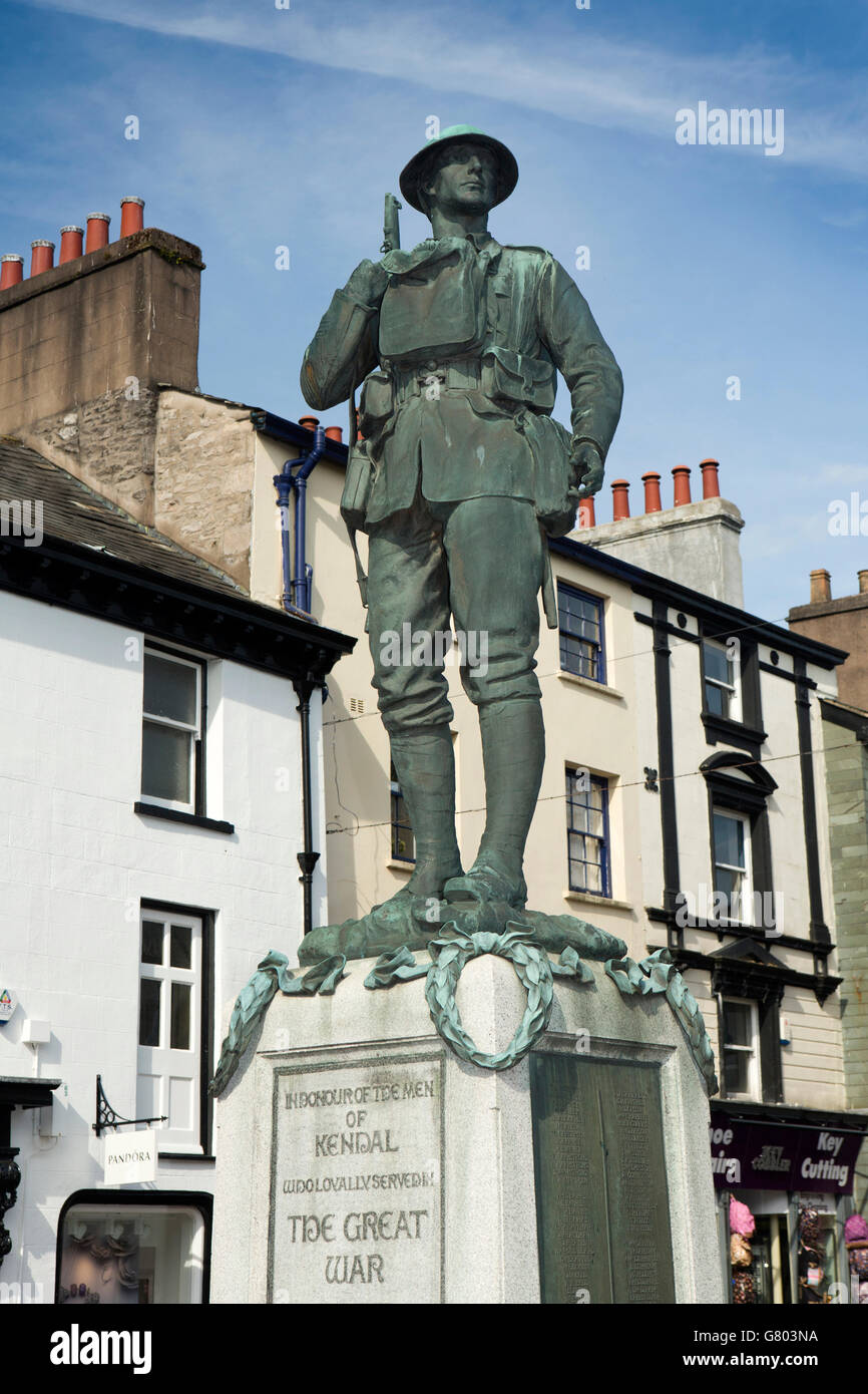 Regno Unito, Cumbria, Kendal Stricklandgate, Memoriale di guerra in ingresso al posto di mercato Foto Stock