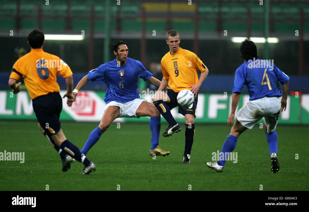 Calcio - Coppa del Mondo FIFA 2006 Qualifier - Gruppo cinque - Italia v Scozia - Giuseppe Meazza Foto Stock