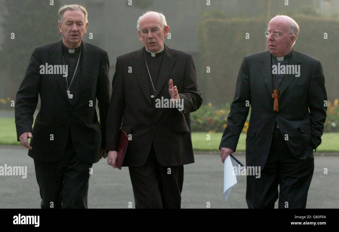 Da sinistra a destra: Mons. Joseph Duff, Primate Cattolico di tutta l'Irlanda, Mons. Sean Brady e Mons. John McAreavey. Foto Stock