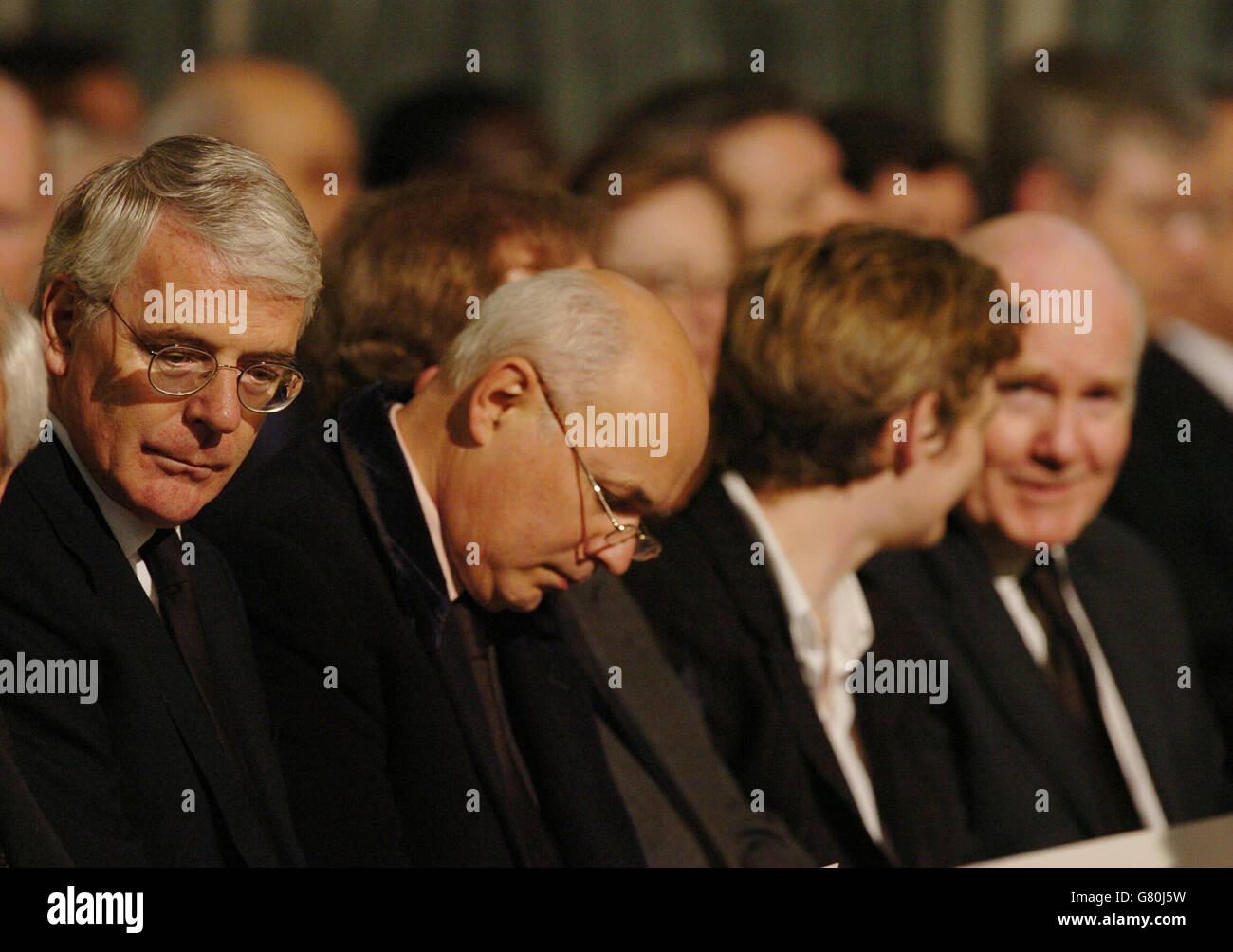 L'ex primo ministro britannico John Major e l'ex leader conservatore Iain Duncan-Smith, durante il servizio dei Vespri per i morti in onore di Papa Giovanni Paolo II Foto Stock