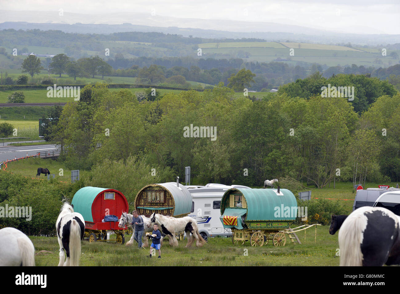 I viaggiatori al campo di Appleby, Cumbria il giorno 2 della fiera del cavallo di Appleby, l'incontro annuale di zingari e viaggiatori. Foto Stock