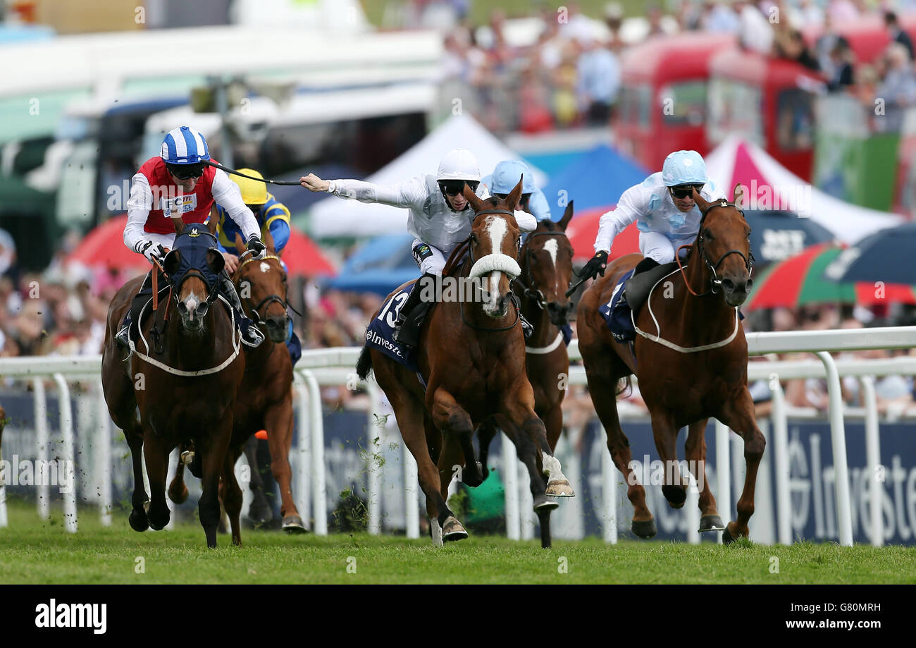 Horse Racing - 2015 Investec Derby Festival - Ladies Day - ippodromo di Epsom Foto Stock