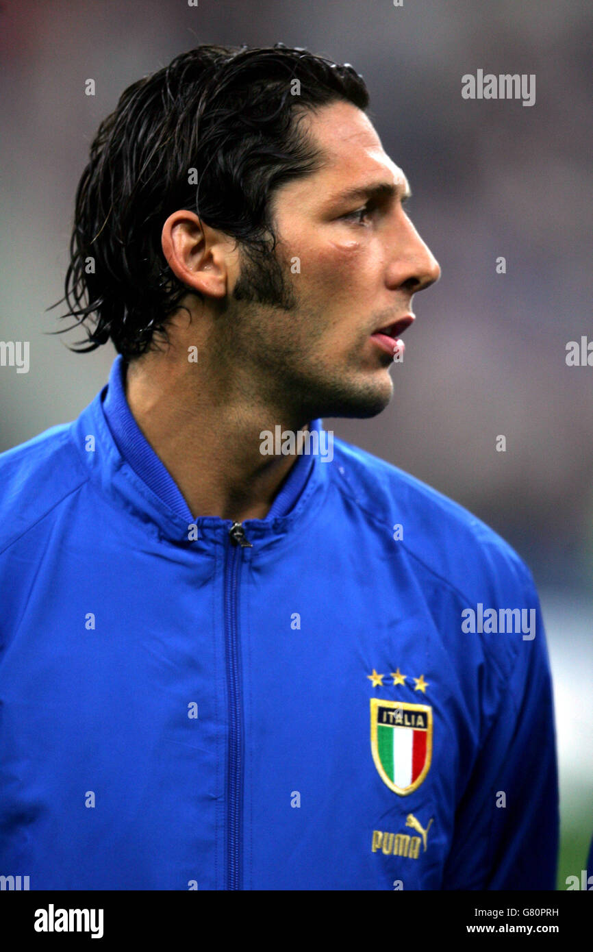 Calcio - Coppa del mondo FIFA 2006 Qualifier - Gruppo cinque - Italia / Scozia - Giuseppe Meazza. Marco Materazzi, Italia Foto Stock