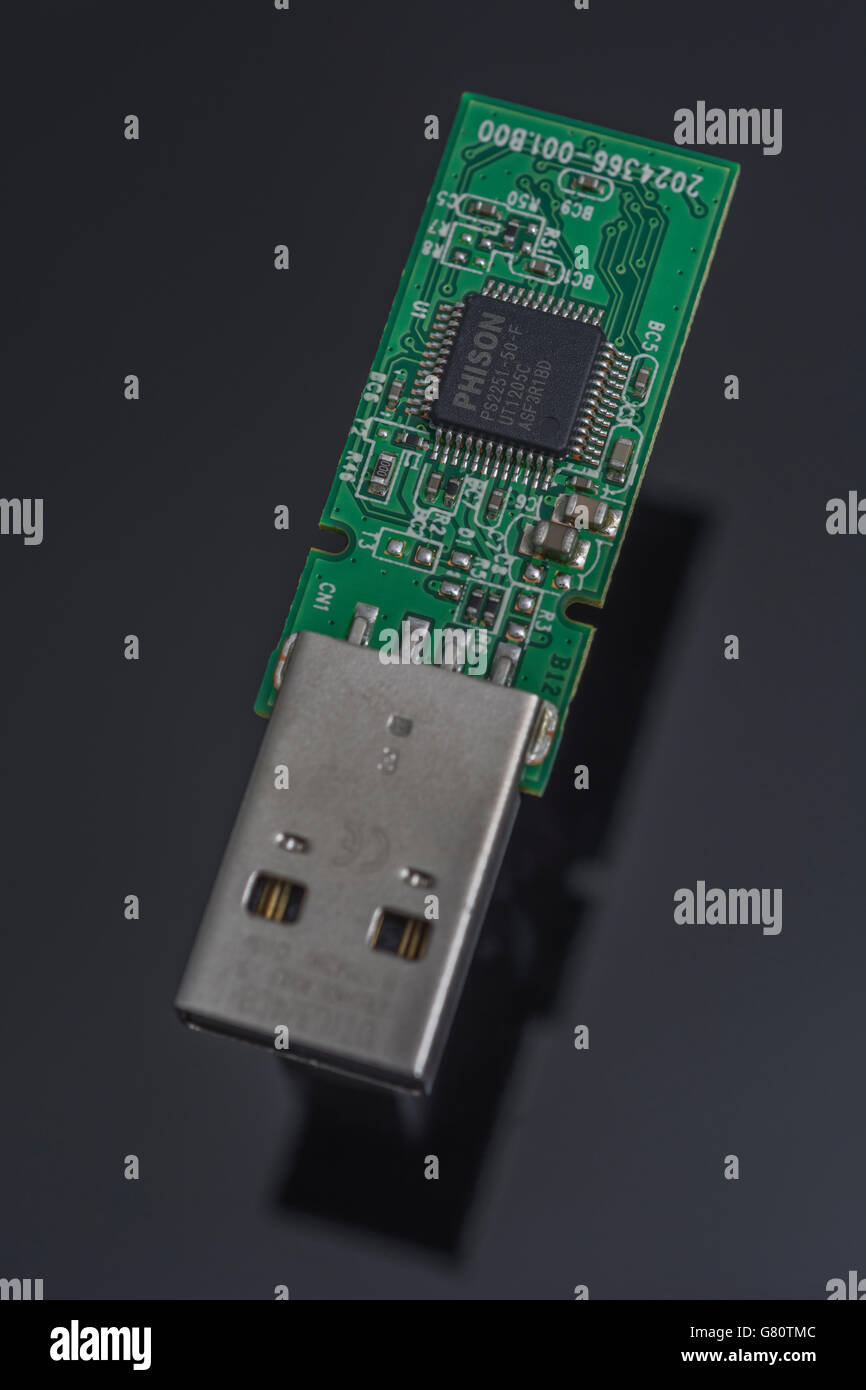 Concetto di memoria/tecnologia del computer. Metafora dei dati personali, dell'elettronica/dell'archiviazione su computer. Unità flash USB2/memory stick USB. Foto Stock