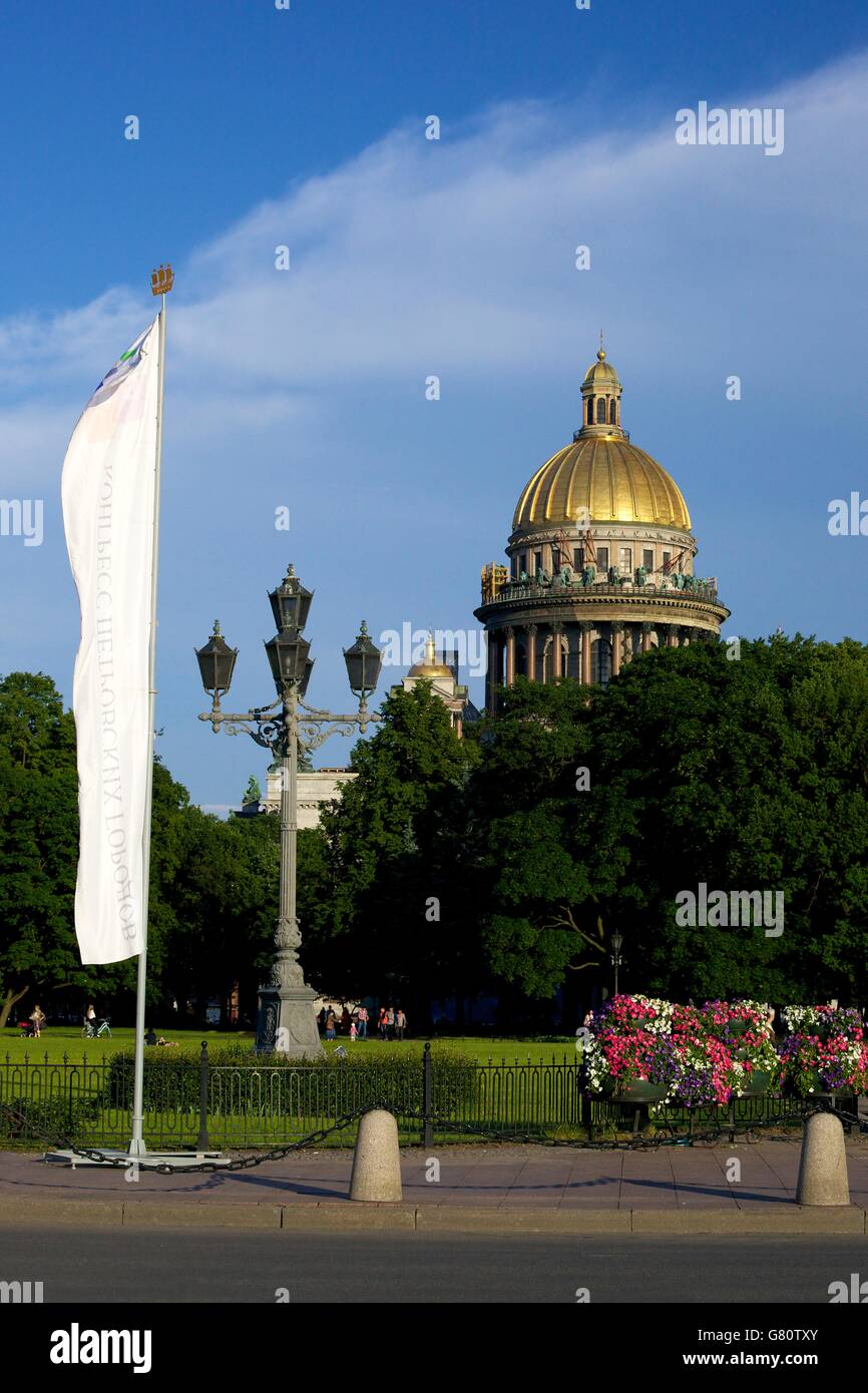 Cattedrale di San Isacco dal Palazzo Embankment, San Pietroburgo, Russia Foto Stock