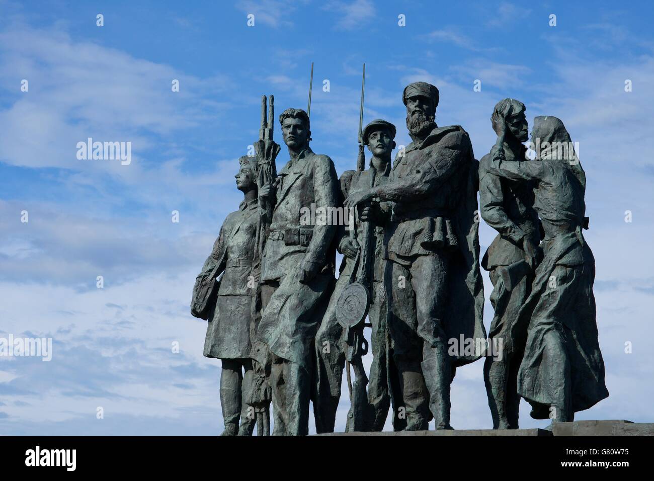 La scultura di partigiani, Monumento agli eroici difensori di Leningrado, Piazza Vittoria, Ploshchad Pobedy, San Pietroburgo, Russia Foto Stock
