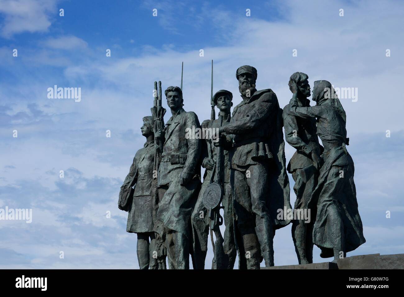 La scultura di partigiani, monumento agli eroici difensori di Leningrado, Piazza Vittoria, ploshchad pobedy, San Pietroburgo, Russia Foto Stock