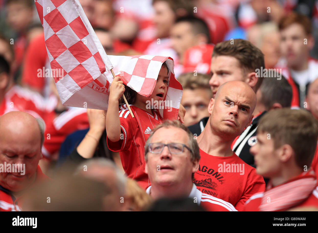 I sostenitori di Middlesbrough nella folla prima della partita della Barclays Premier League all'Emirates Stadium di Londra. PREMERE ASSOCIAZIONE foto. Data immagine: Mercoledì 20 maggio 2015. Guarda la storia dell'arsenale DI CALCIO della PA. Il credito fotografico dovrebbe essere: Mike Egerton/PA Wire. Durante la finale del campionato Sky Bet Play Off al Wembley Stadium di Londra. PREMERE ASSOCIAZIONE foto. Data immagine: Lunedì 25 maggio 2015. Vedi PA storia SOCCER Championship. Il credito fotografico dovrebbe essere: Mike Egerton/PA Wire. Foto Stock