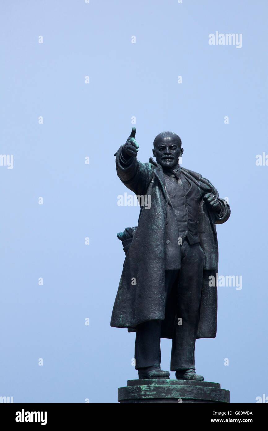 Statua di Vladimir Lenin fuori finlyandskiy o Finlandia stazione ferroviaria, San Pietroburgo, Russia Foto Stock