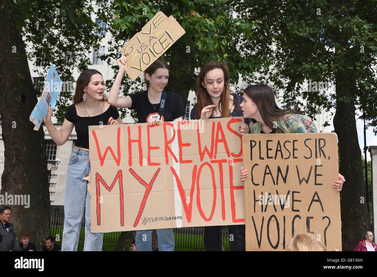 Gli adolescenti protestare contro Brexit e il diritto di 16-18 anni per avere un voto .Whitehall, Londra. Regno Unito Foto Stock