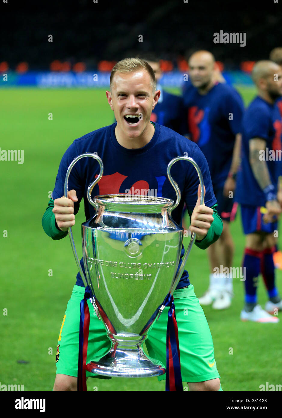 Marc-Andre Ter Stegen di Barcellona festeggia con il trofeo Foto Stock