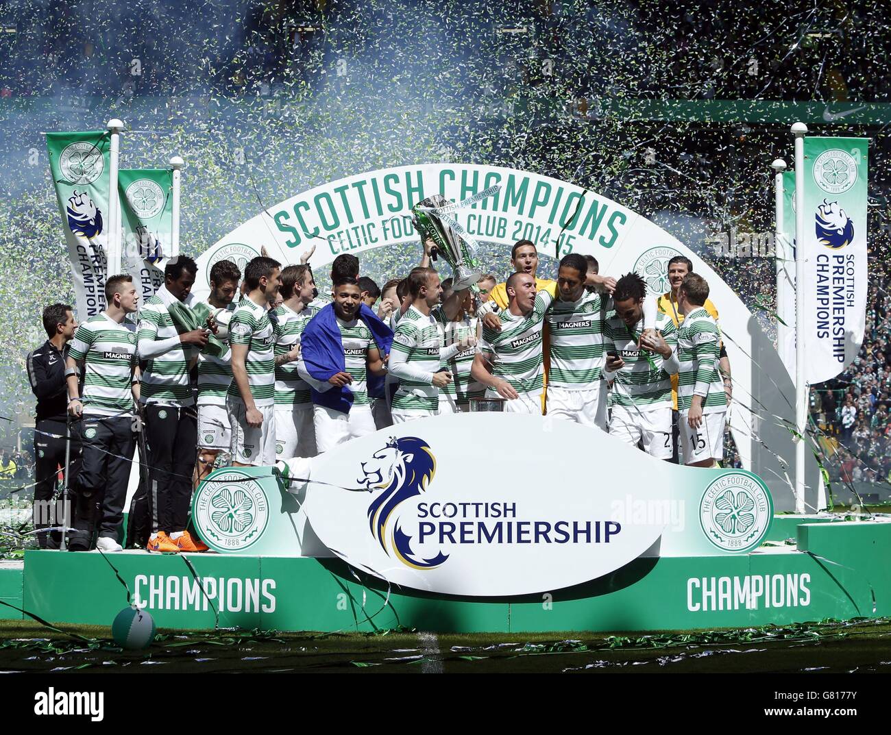 Celtic celebra la vittoria della Premier scozzese dopo la partita della Premier scozzese al Celtic Park di Glasgow. Foto Stock