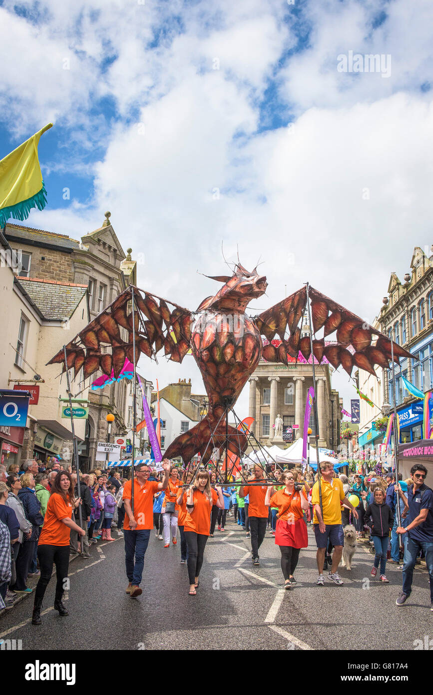 Il giorno Mazey celebrazioni a Penzance, Cornwall. Foto Stock