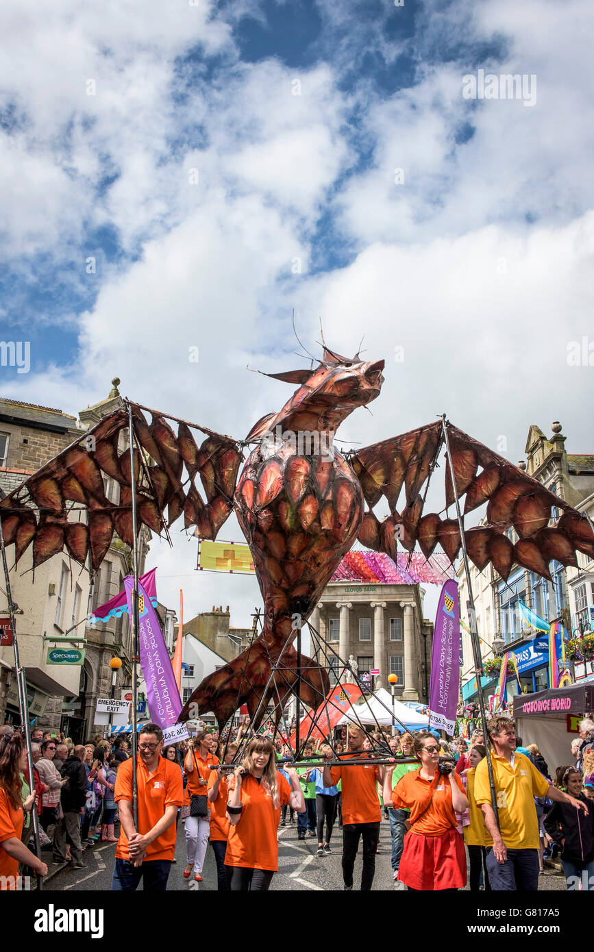 Il giorno Mazey celebrazioni a Penzance, Cornwall. Foto Stock
