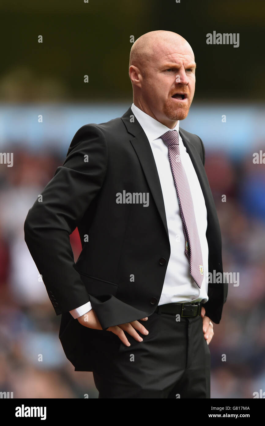 Calcio - Barclays Premier League - Aston Villa v Burnley - Villa Park. Sean Dyche, direttore di Burnley, è sulla linea di contatto Foto Stock