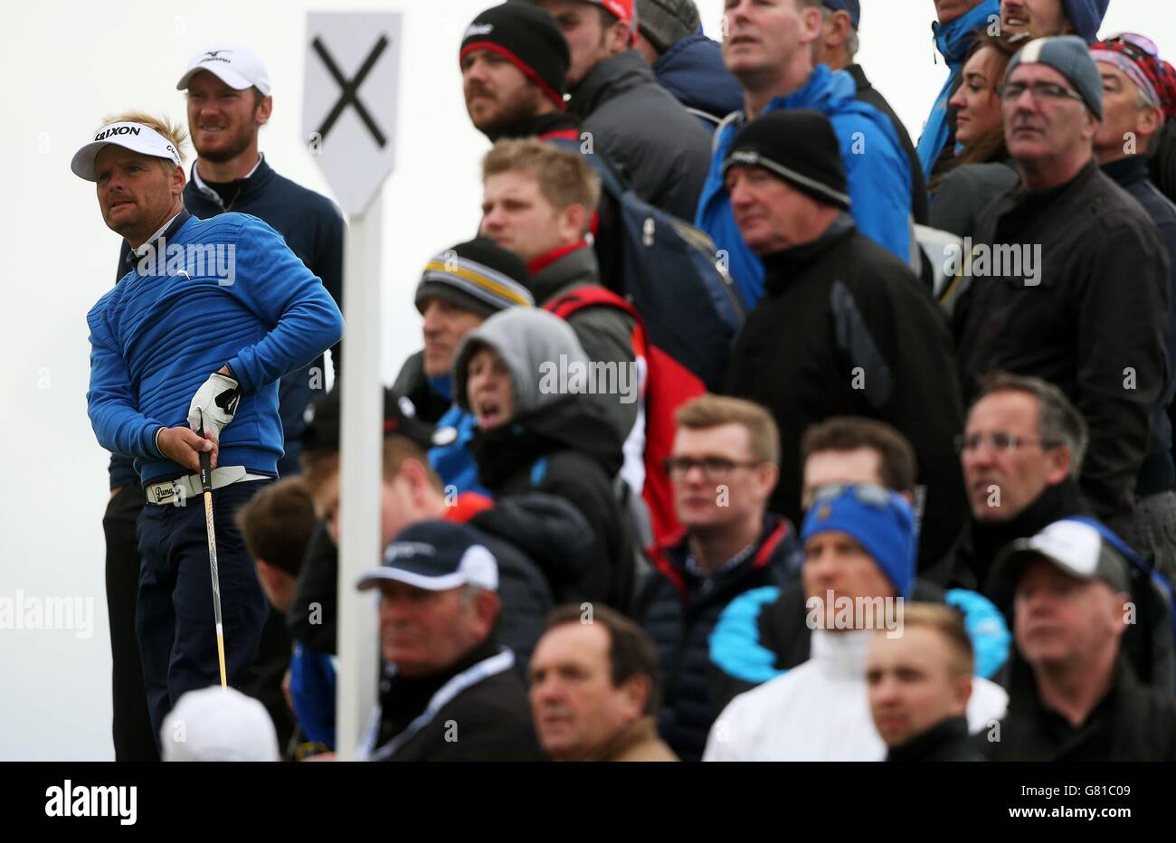 Soren Kjeldsen (a sinistra) e Chris Wood sull'ottava tee box durante il terzo giorno del Dubai Duty Free Irish Open al Royal County Down Golf Club, Newcastle. Foto Stock