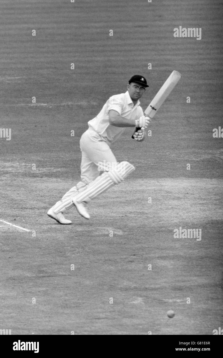 Cricket - primo test - Inghilterra / Sud Africa - Lord's - quarto giorno. Eddie Barlow, il Sudafrica, si prepara per un singolo Foto Stock