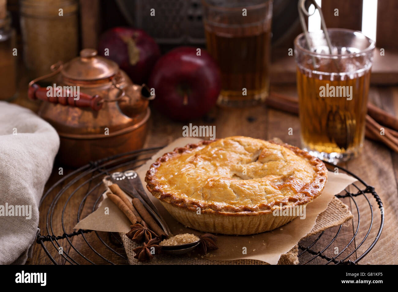 Torta di mele con lo zucchero di canna e cannella Foto Stock