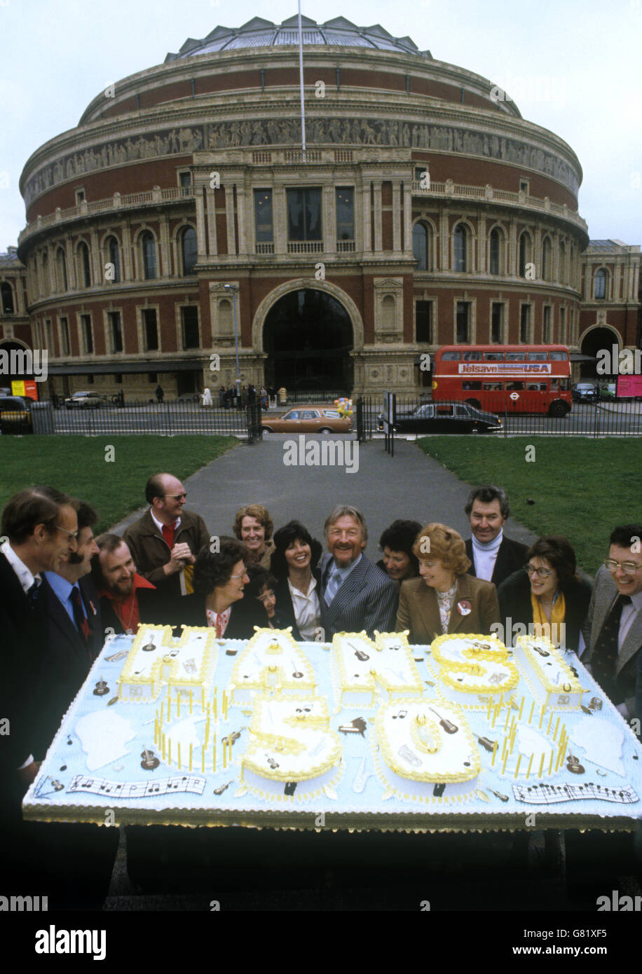 Intrattenimento - cinquantesimo compleanno torta - James Last - Londra Foto Stock