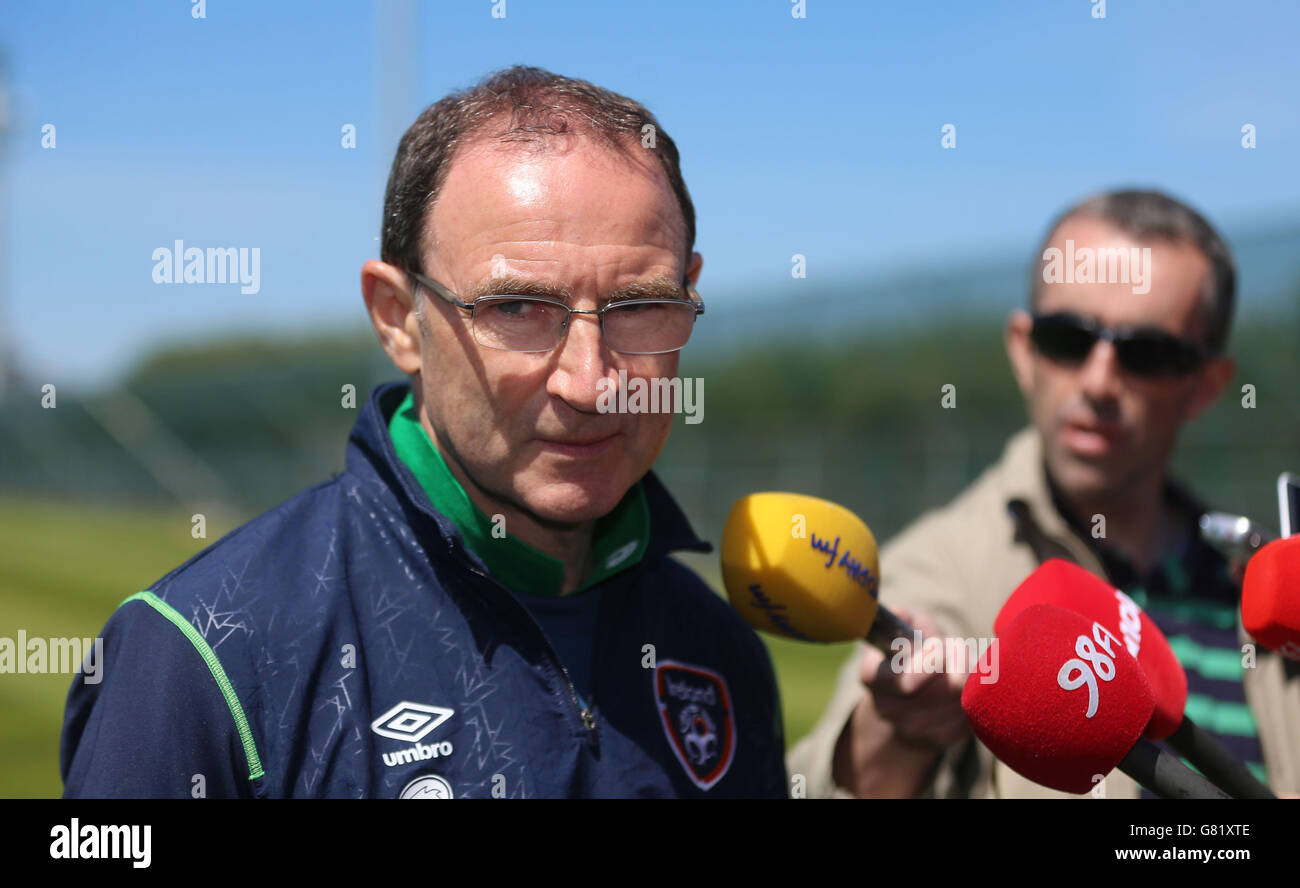 Soccer - UEFA Euro 2016 - Qualifiche - Gruppo D - Repubblica di Irlanda v Scozia - Repubblica di Irlanda - Formazione Gannon Park Foto Stock