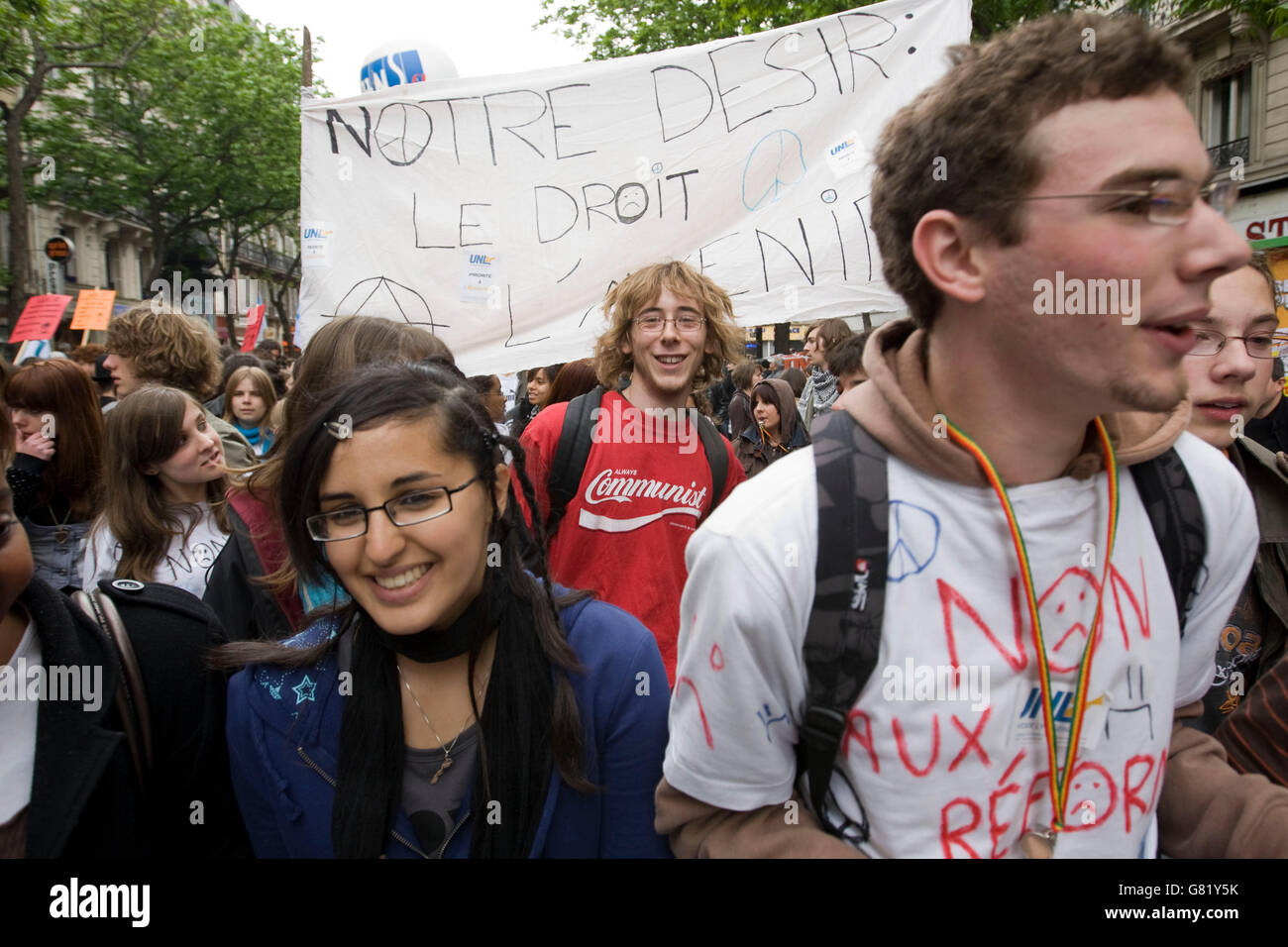 Alta scuola gli studenti prendono parte a maggio Giorno dimostrazione, 2008, Parigi, Francia. Banner legge 'nostro desir: il diritto a un futuro' Foto Stock