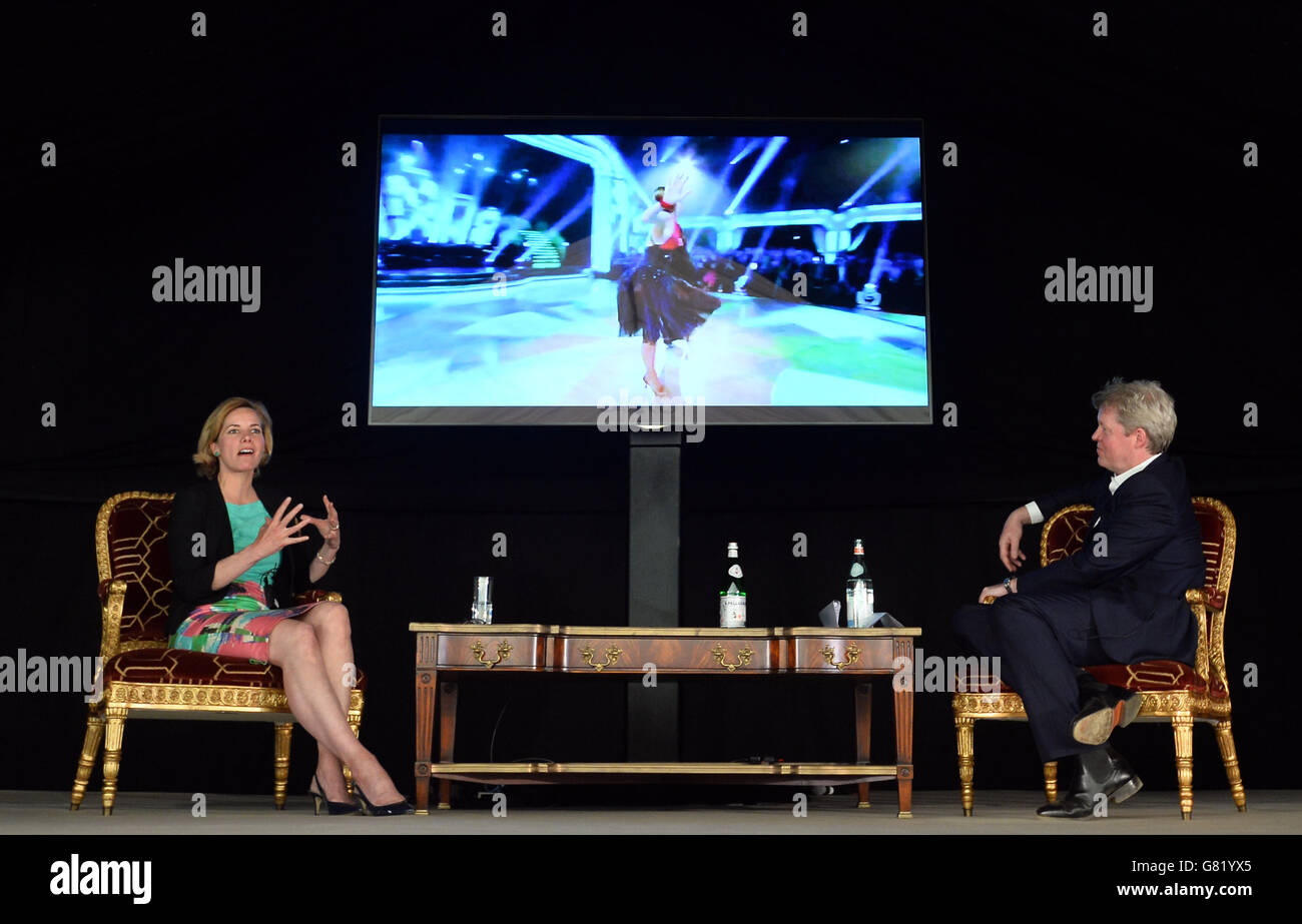 Darcey Bussell (L) parla ai visitatori del Festival letterario di Althorp, che si svolge ogni anno presso Althorp House, Northamptonshire, sede della famiglia Spencer. Foto Stock