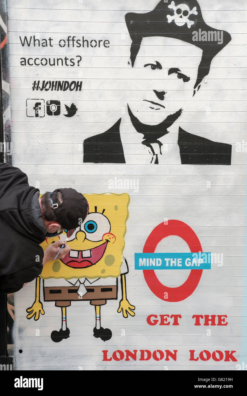 Regno Unito,Londra,Brick Lane-artista di graffiti Foto Stock