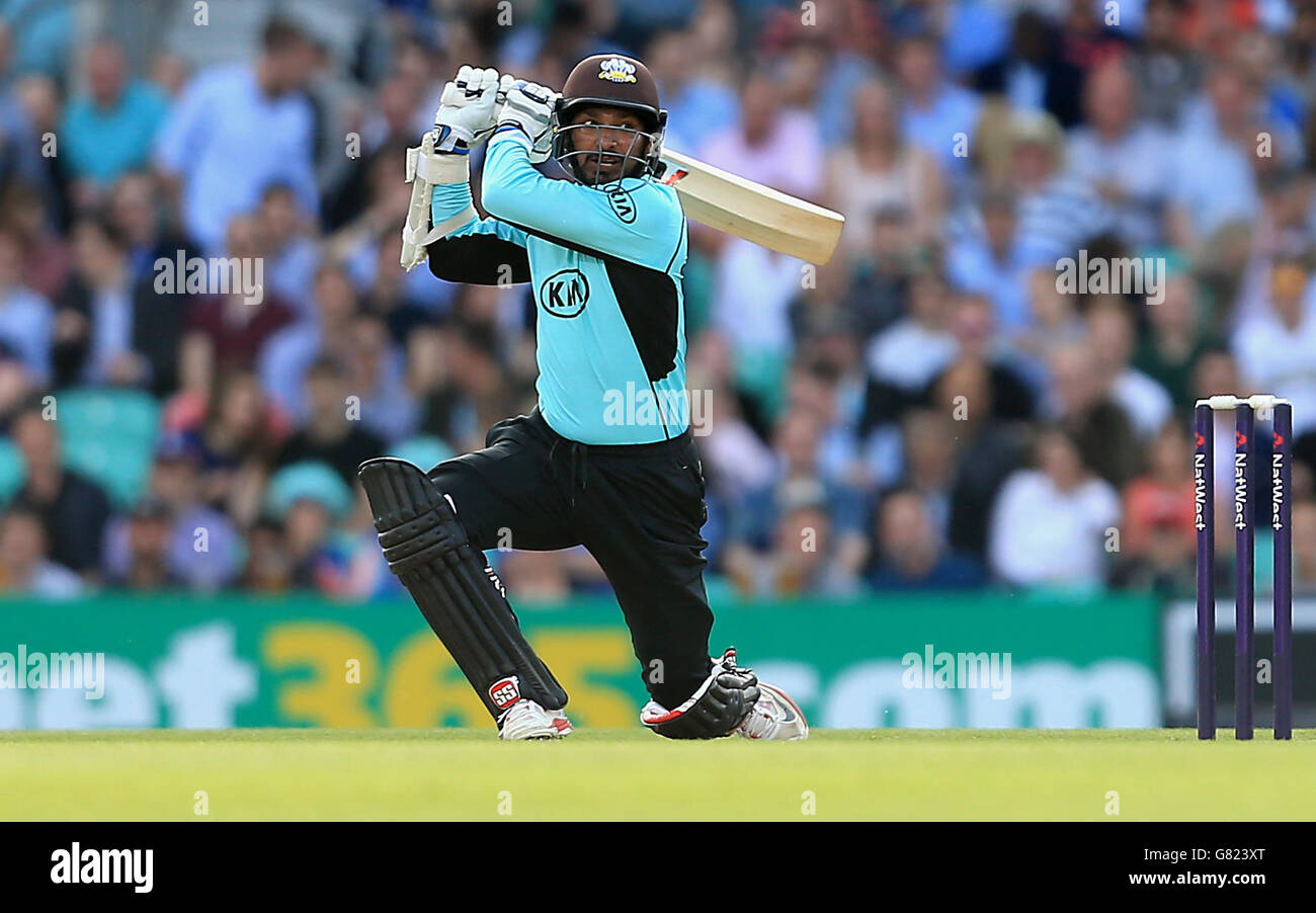 Cricket - NatWest t20 Blast - Southern Division - Surrey v Essex Eagles - Kia Oval. Surrey's Kumar Sangakkara in azione battendo Foto Stock