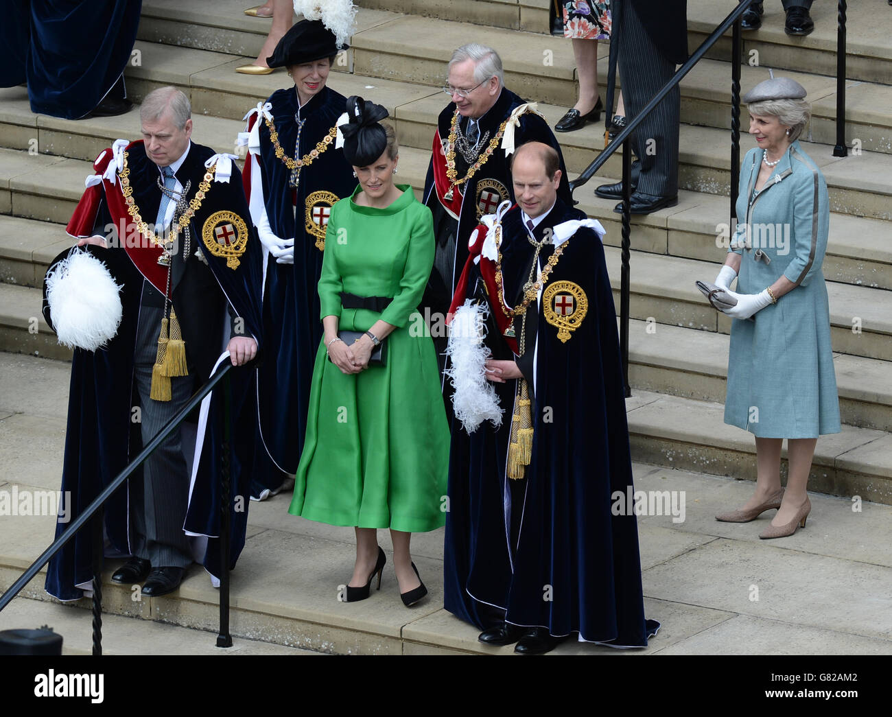 (Da sinistra) il Duca di York, la Principessa reale, la Contessa di Wessex, il Duca di Gloucester, il Conte di Wessex e la Duchessa di Gloucester frequentano l'Ordine annuale del Servizio Garter alla Cappella di San Giorgio, Castello di Windsor. Foto Stock