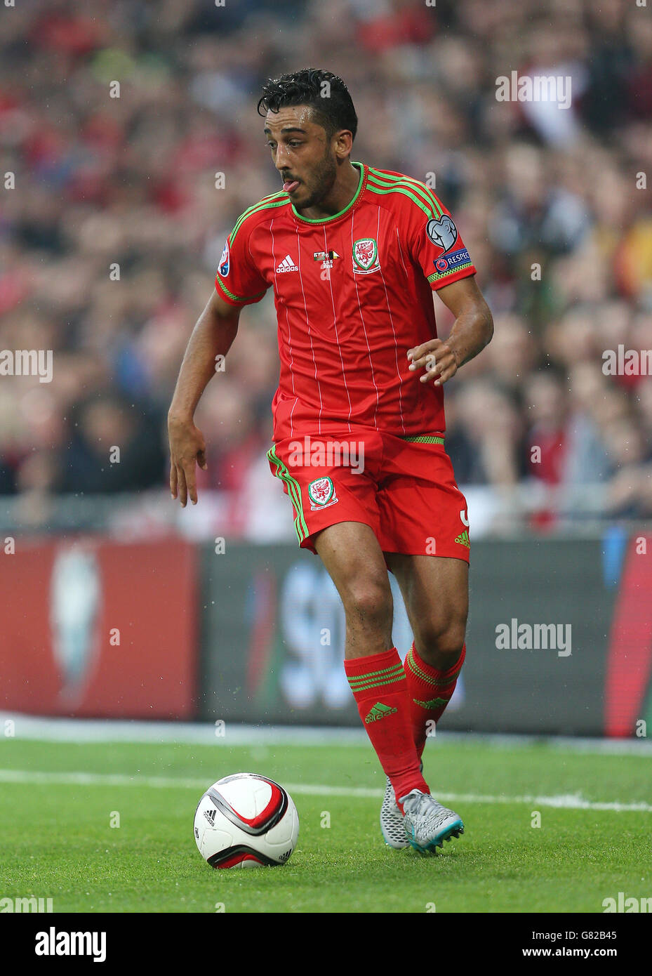 Wales Neil Taylor durante la partita di qualificazione del Campionato europeo UEFA al Cardiff City Stadium di Cardiff. Foto Stock