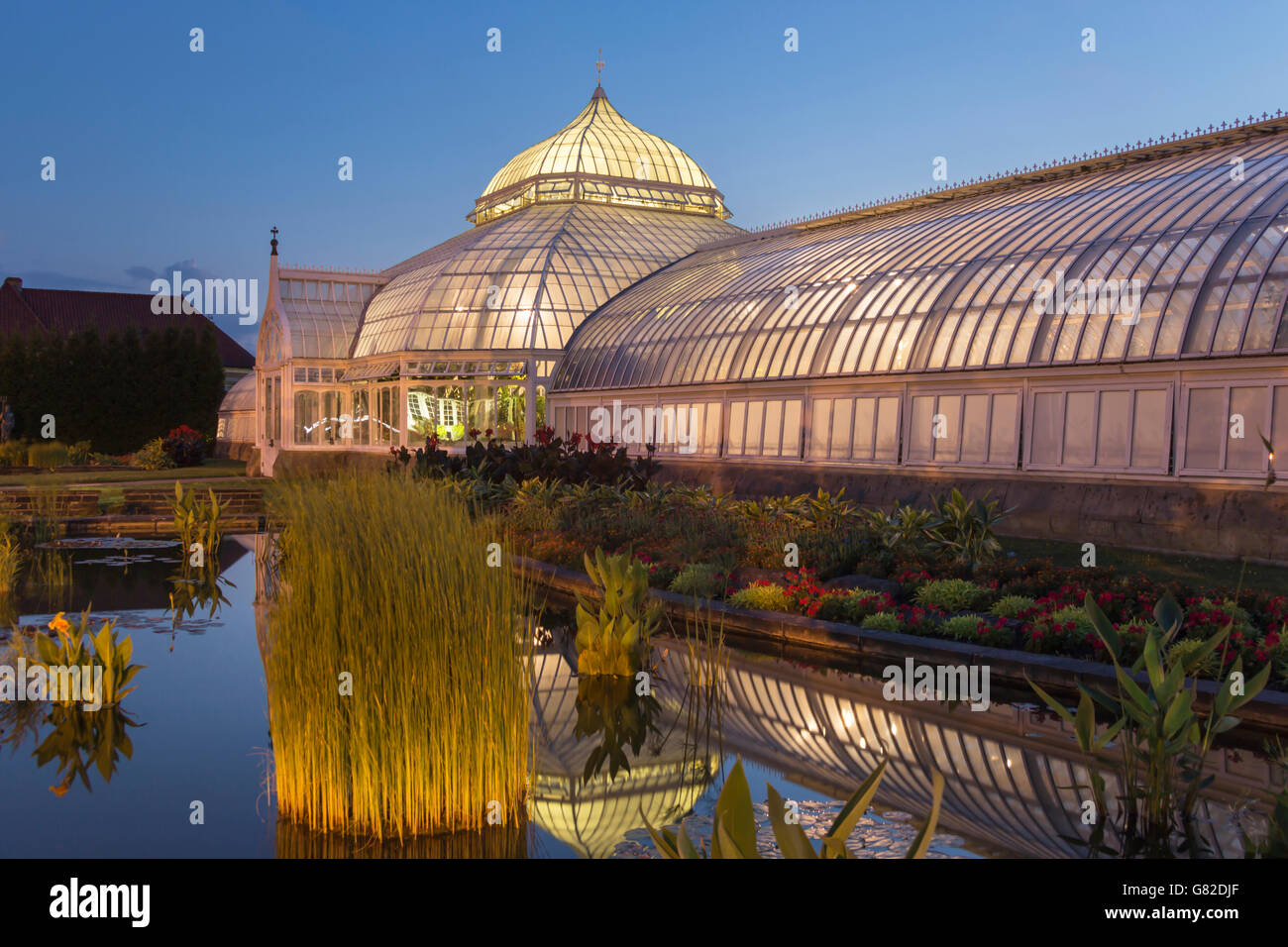 Il giardino acquatico PHIPPS CONSERVATORIO VITTORIANO (©Signore & BURNHAM 1893) GIARDINO BOTANICO OAKLAND PITTSBURGH PENNSYLVANIA USA Foto Stock