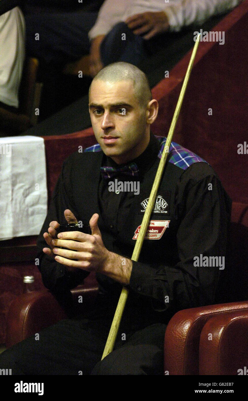 Snooker - Ambasciata del campionato mondiale 2005 - Secondo round - Ronnie O'Sullivan v Allister Carter - il crogiolo Foto Stock