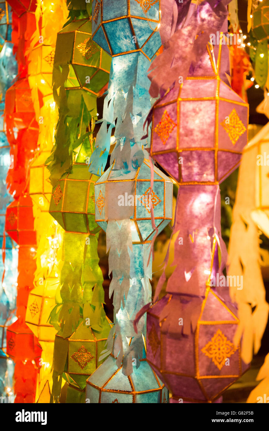 Una lanterna a Loy Krathong Festival nella città di Chiang Mai nel nord della Thailandia in Thailandia in southeastasia. Foto Stock