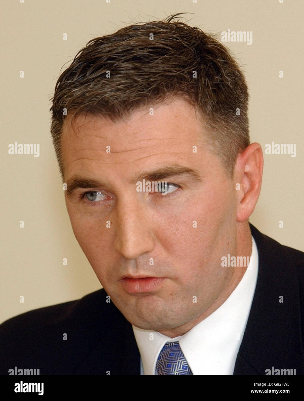 DCI Andy Boulting ad una conferenza stampa. La polizia desidera parlare con l'uomo locale Christopher Robert Adams, 26 circa le uccisioni di Claire Ford, 19, e il bambino Charlotte, che sono stati scoperti in una casa a St Ervan, vicino Wadebridge, Cornwall, ieri. Adams è inteso essere collegato ad una delle vittime e il capo della Det, Insp Andrew Boulting, che guida l'inchiesta, ha detto che non dovrebbe essere contattato. Foto Stock