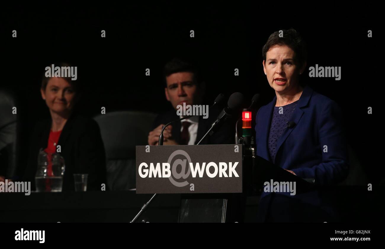 Mary Creagh (destra), contendente dei dirigenti del lavoro, si è rivolta ai delegati della conferenza annuale dell'Unione GMB a Dublino. Foto Stock