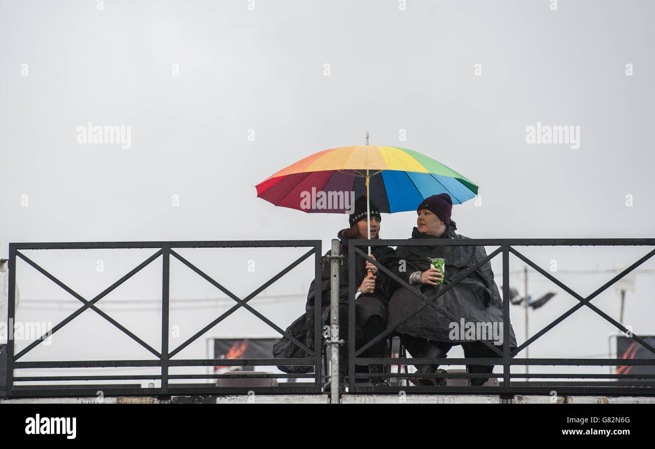 Festival goers il giorno 2 di Download festival il 12 2015 giugno a Donington Park, Regno Unito Foto Stock