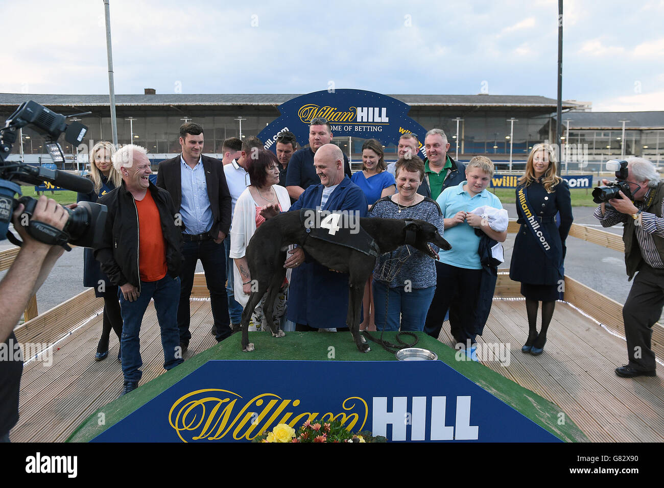 Il Greyhound Racing - William Hill Derby - Quarti di Finale - Wimbledon Stadium Foto Stock