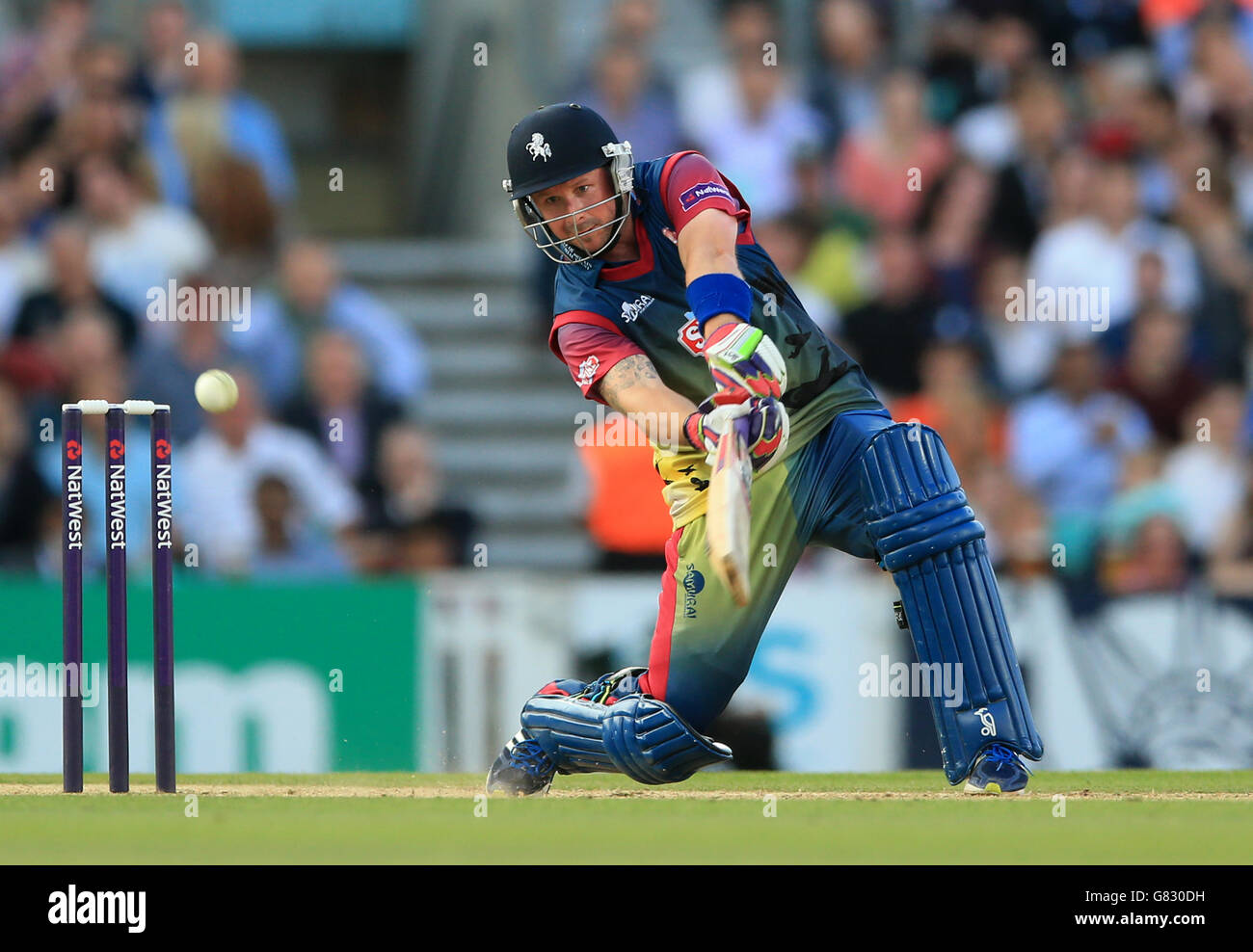 Cricket - NatWest t20 Blast - Southern Division - Surrey / Kent - Kia Oval. Kent's Darren Stevens in lotta contro Surrey. Foto Stock