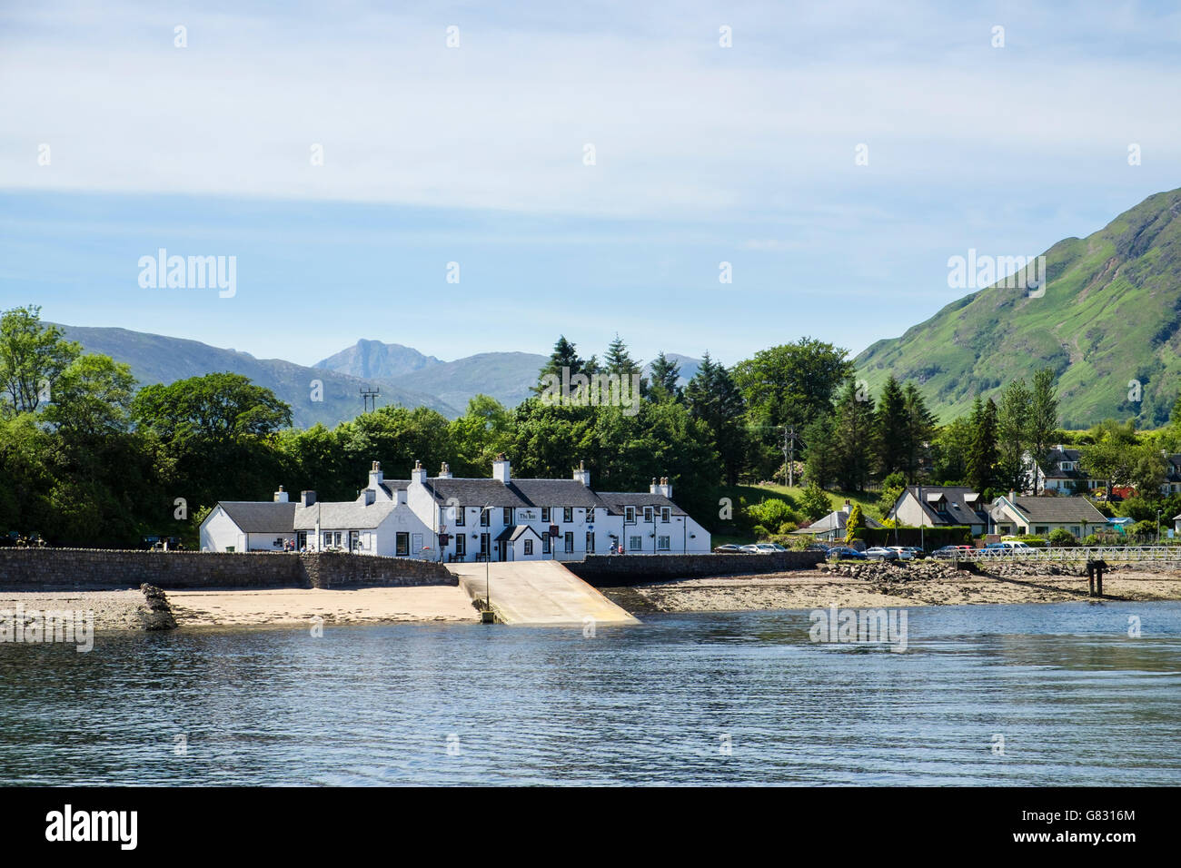 The Inn at Ardgour da Corran Ferry Terminal sulle rive di Loch Linnhe. Corran Fort William Inverness-shire Highland Scozia UK Foto Stock