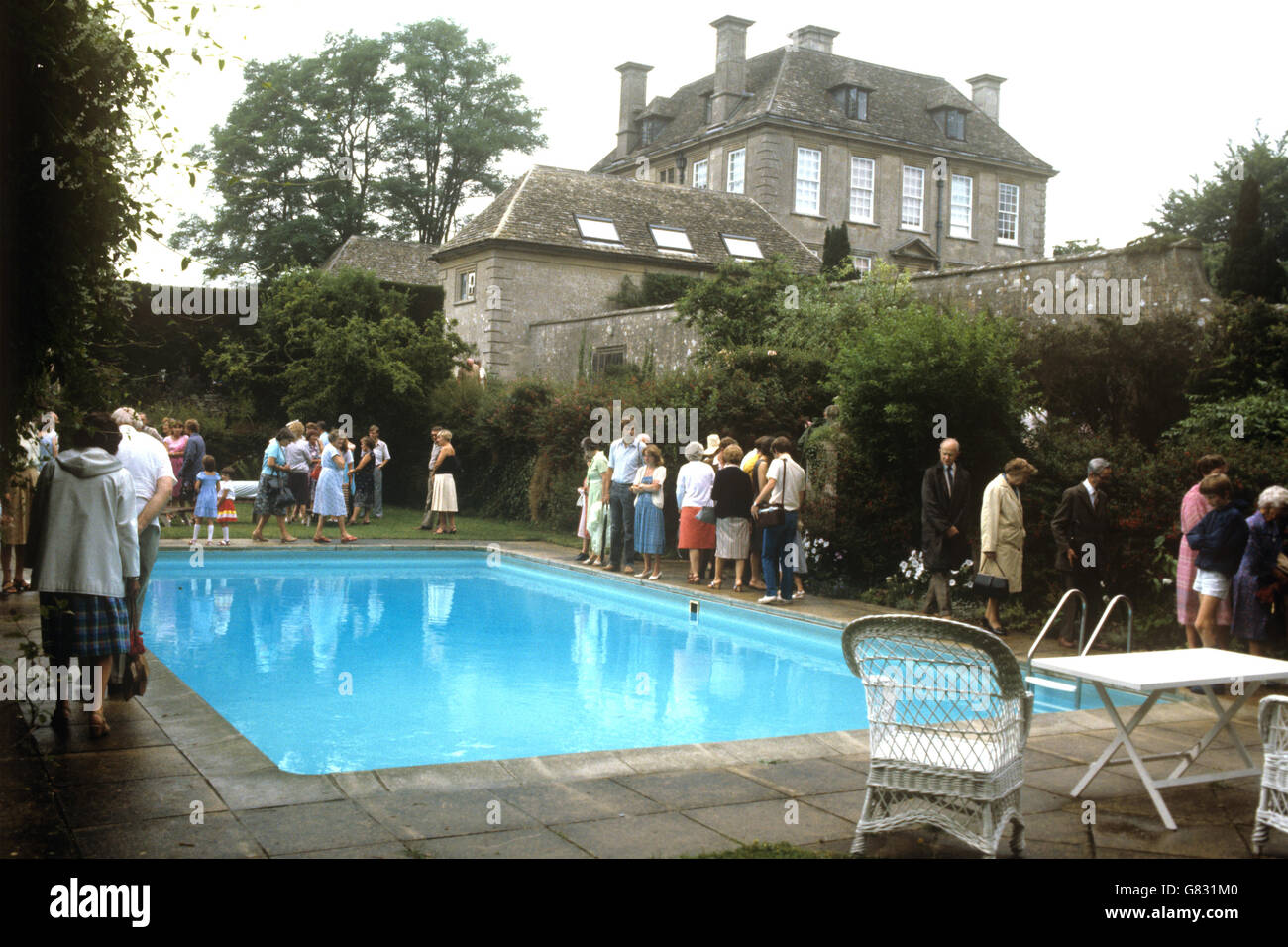 La piscina di Nether Lypiatt Manor, vicino a Bisley, Gloucestershire. Foto Stock