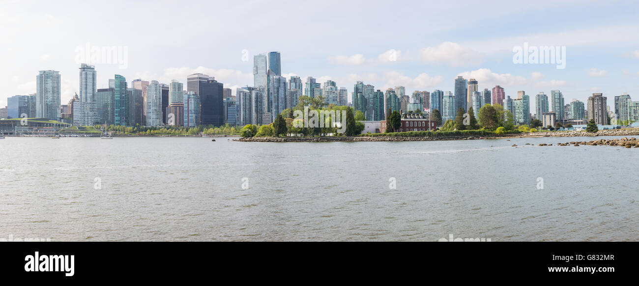 Lo skyline di Vancouver e Deadmen's Island Foto Stock